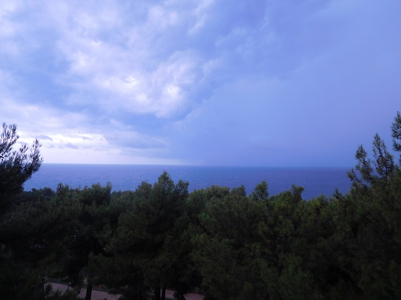 Balkonaussicht auf Gewitter